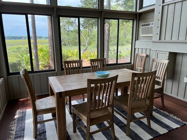 Building Photo - Beautiful Furnished Marsh Front Home - 6 mo Lease Term