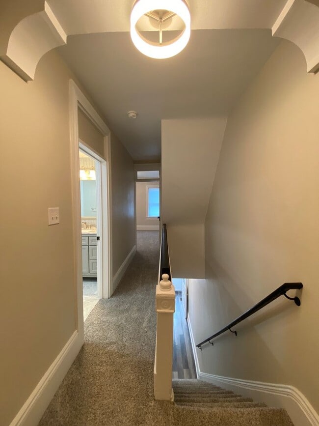 Building Photo - Spacious 3-Bedroom 2 Bath Home with Modern Comforts