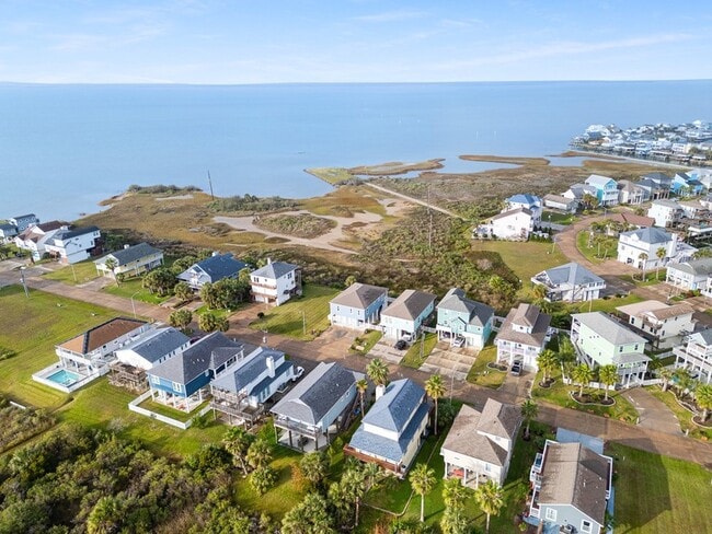 Building Photo - 22520 Bay Point Dr