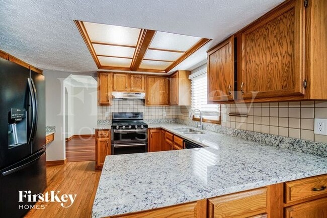 Building Photo - 13008 Oakmere Dr
