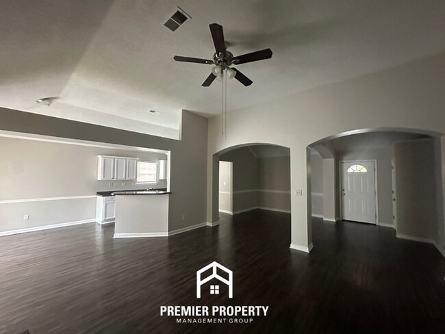 Building Photo - Stunning 3BR/2BA Arlington Home with Vaulted Ceilings, Luxury Bath & 2-Car Garage!