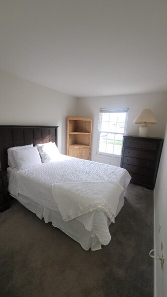 Building Photo - 7 Belfast Dr