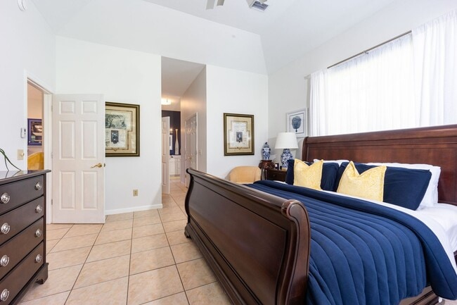 Building Photo - Charming 3 Bedroom , 2 Bath Country Home with Lake Views