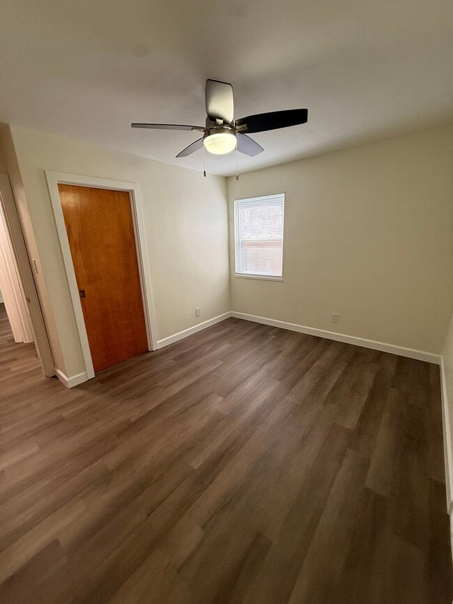 Building Photo - 631 Hampshire Rd