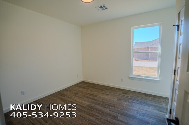Building Photo - 1871 Kalidy Dr