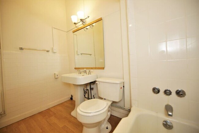 Building Photo - 717 Washington Pl