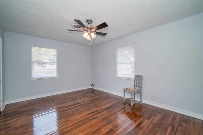 Building Photo - 3/1.5 Home in Central Longview