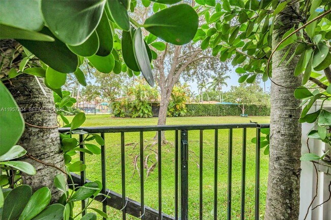 Building Photo - 1080 NE 104th St