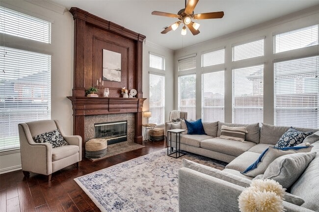 Building Photo - 3523 Lincoln Dr