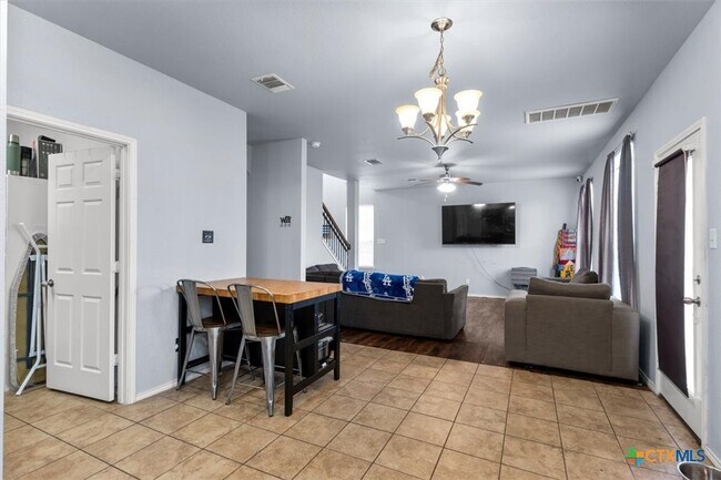 Building Photo - 9613 Adeel Dr