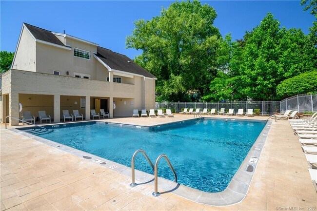 Building Photo - 123 Willow Springs