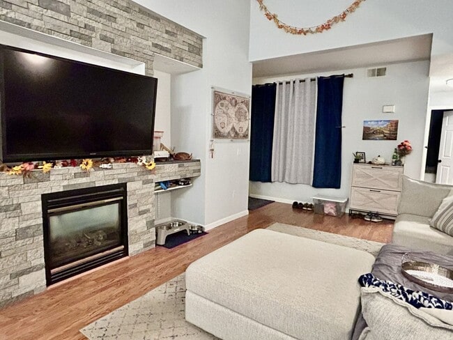 Building Photo - 2940 W Centennial Dr