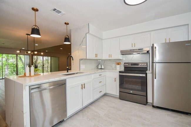 Building Photo - 6529 Bayou Glen Rd