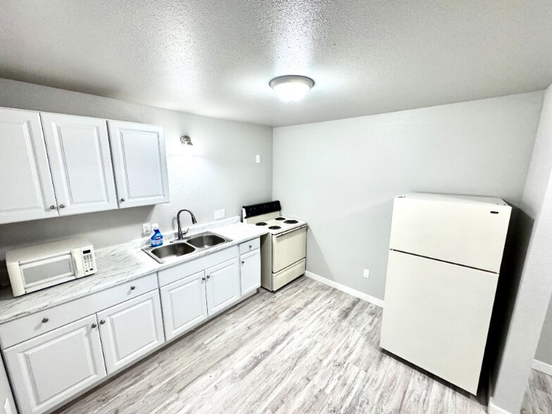 Building Photo - 63671 Harriet Rd