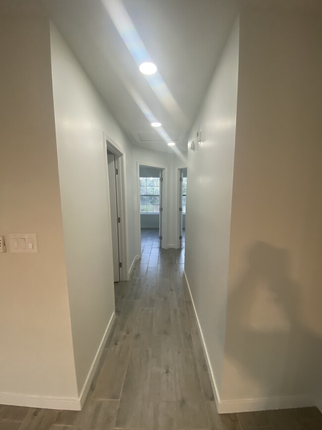 Hallway w/ recessed lighting - 1002 E 7th Ct