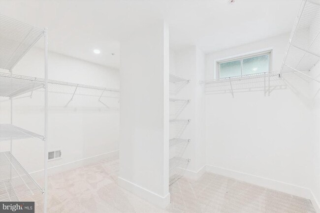 Building Photo - 10113 Dalmatian St