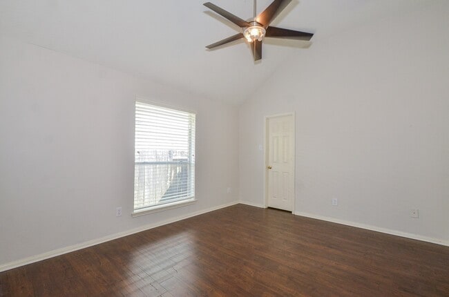 Building Photo - 2218 Millerton Ln