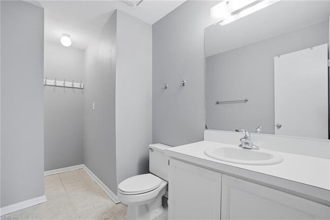 Building Photo - 710 Waters Dr