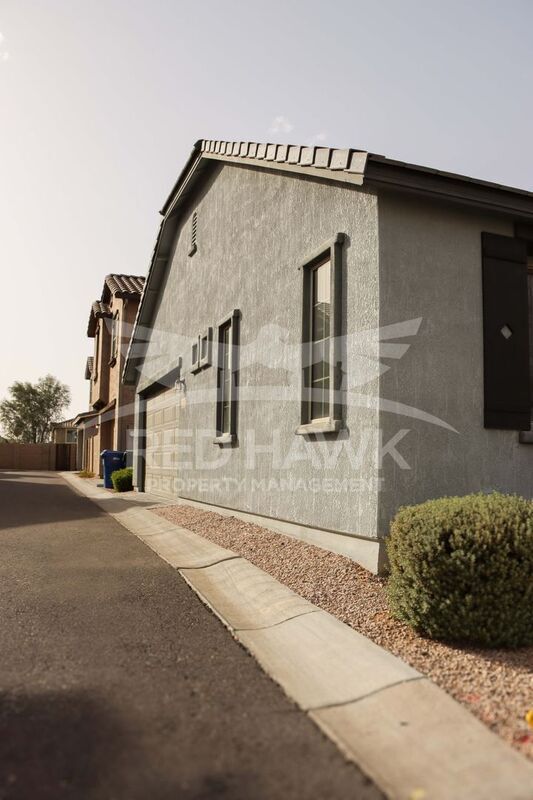 Building Photo - 250 N Sandal