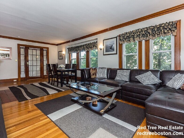 Building Photo - 33 Pershing Rd