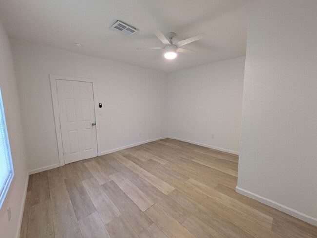Building Photo - 1420 Live Oak St