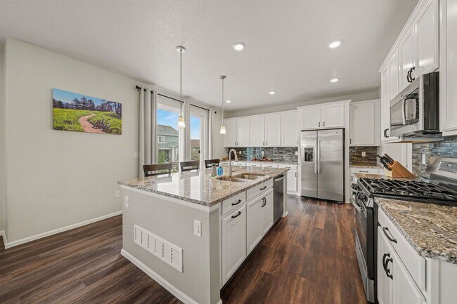 Building Photo - Beautiful spacious four bedroom house!