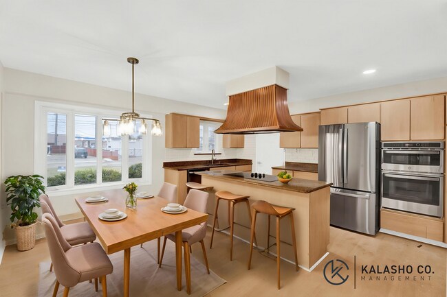 Building Photo - 3BD | 3BTH - HOT TUB - WATER FRONT - NEWLY RENOVATED - ON SYLVAN LAKE