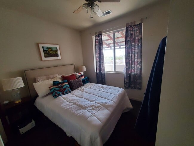Building Photo - 2 Bedroom Single Family Home in Santa Fe