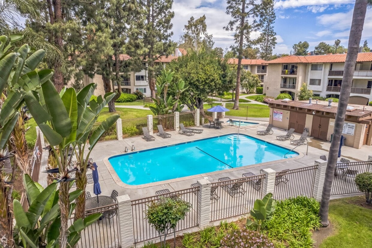 Building Photo - 10699 San Diego Mission Rd