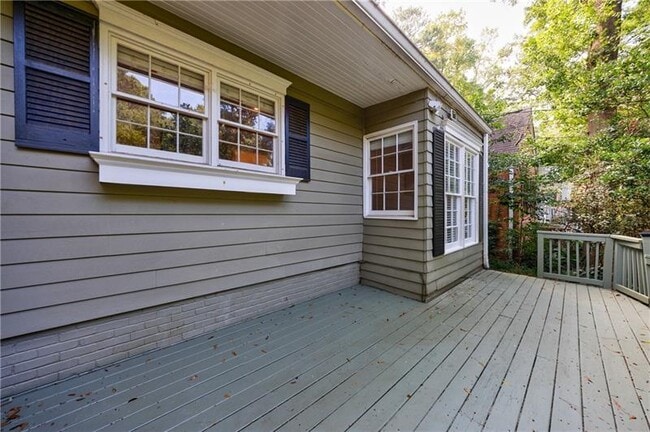 Building Photo - 2311 Pembrook Pl NE