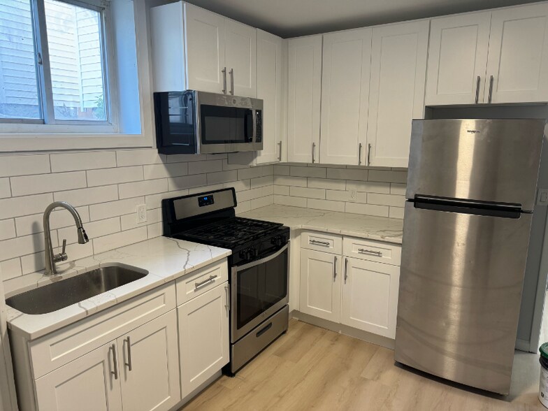 Primary Photo - 106 E 5th St