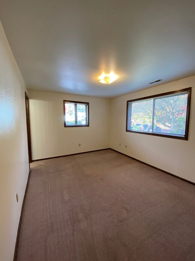 Building Photo - Spacious 3 bedroom 2 Bath Home in SE Corvallis