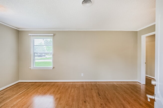 Building Photo - 4613 Braeburn Dr