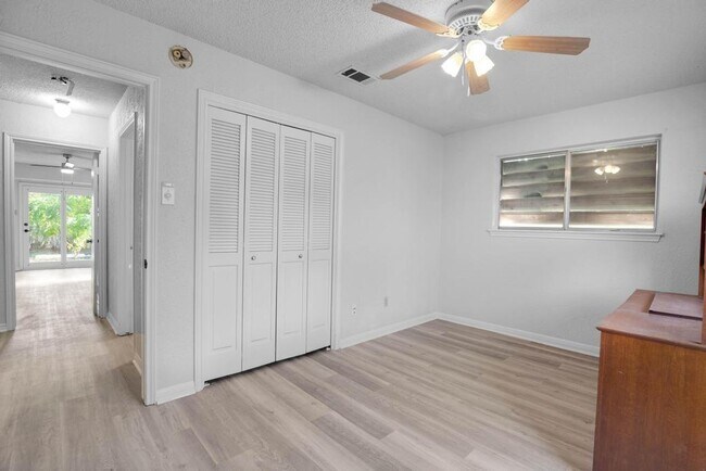 Building Photo - 9427 Braeburn Glen St