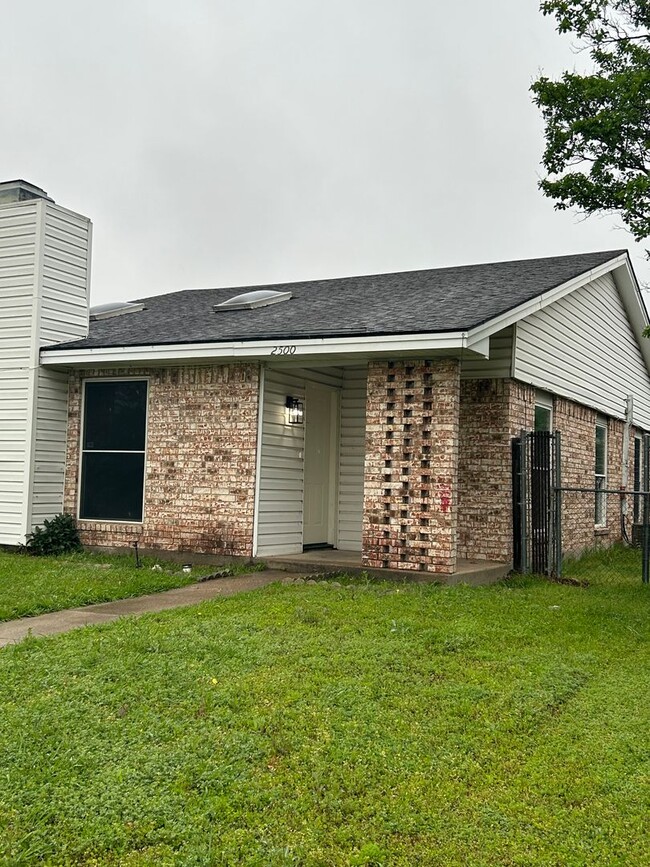 Building Photo - An Affordable and Beautiful Home