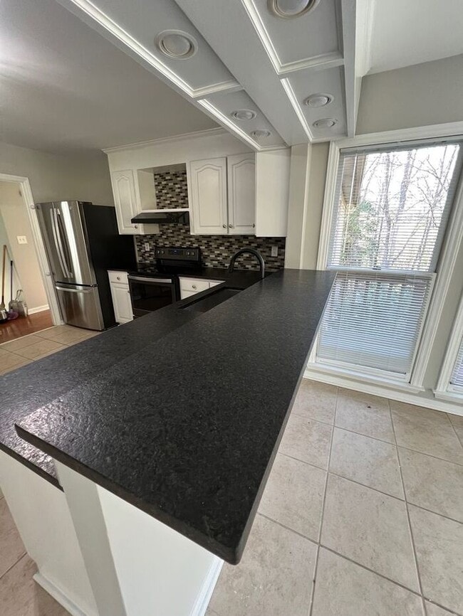 Building Photo - Wonderful 3 Bedroom Split Level Home In Sa...