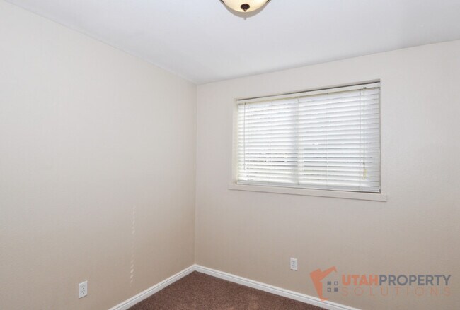 Building Photo - 5740 S 900 E
