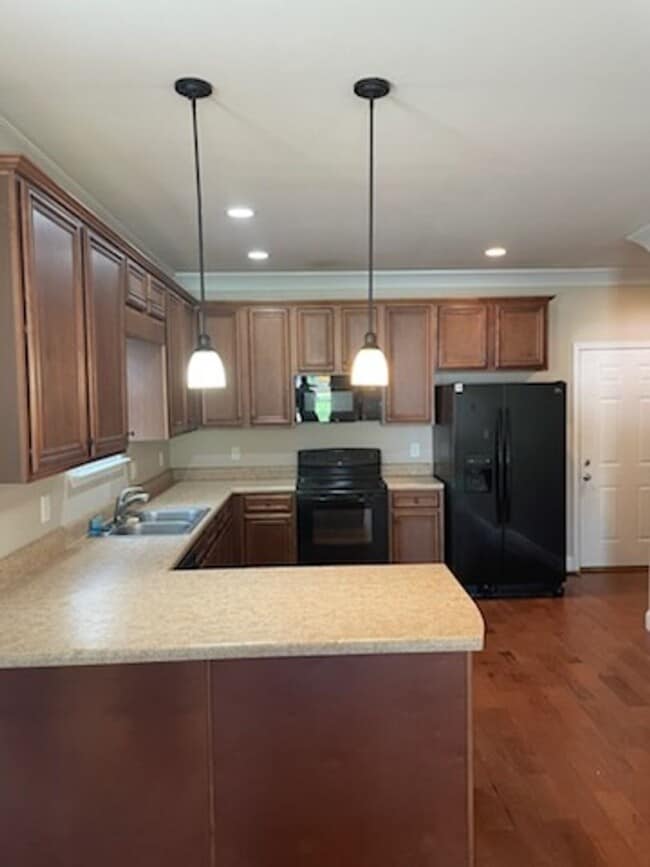 Building Photo - SINGLE FAMILY HOME