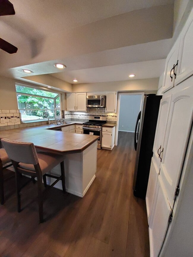 Building Photo - Great Home Near Hiteon Elementary