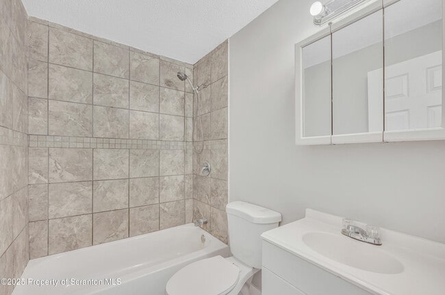 Building Photo - 1413-1415 N Lincoln Ave