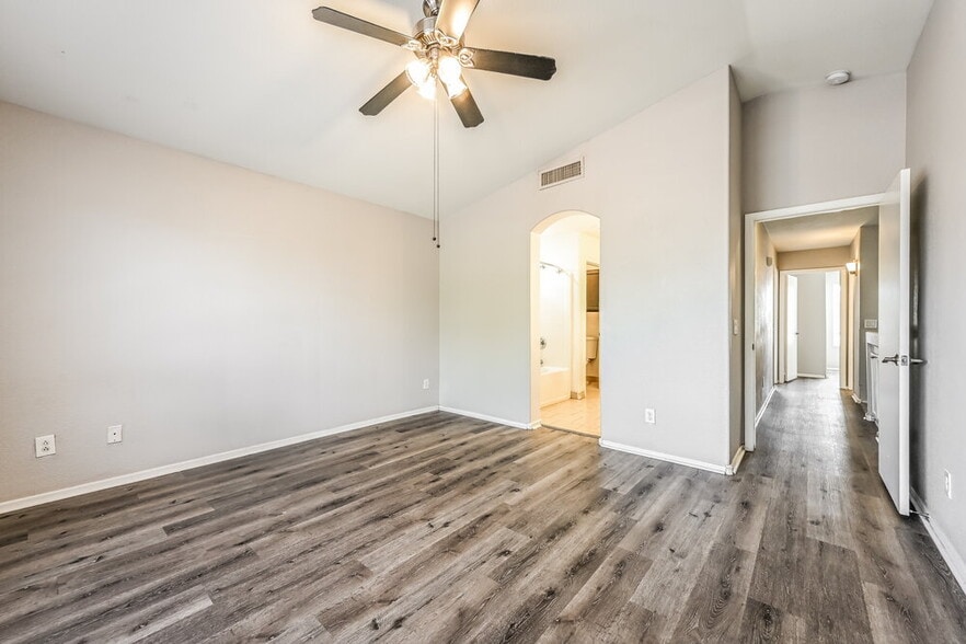 Building Photo - 14720 W Lamoille Dr