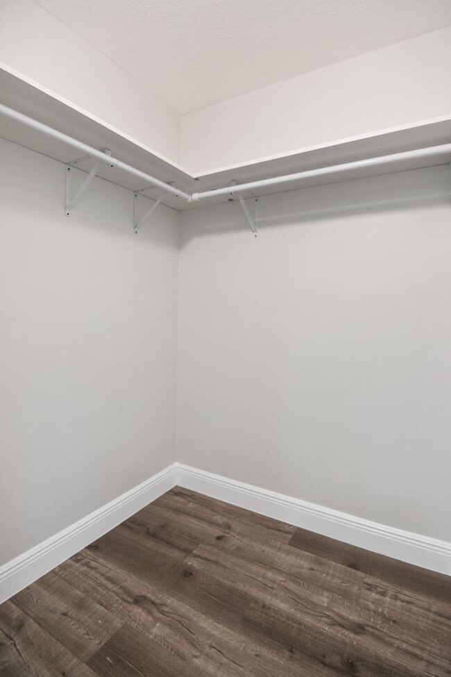 Building Photo - ONE BEDROOM ONE BATHROOM! WATERFRONT COMMUNITY! WITH W/D!!