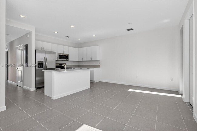 Building Photo - 13835 SW 261st Terrace