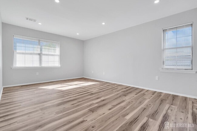 Building Photo - 812 Green Hollow Dr