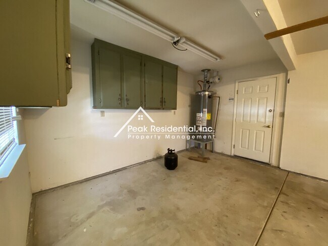 Building Photo - Spacious 3bd/2ba Auburn Home With Bonus Ro...