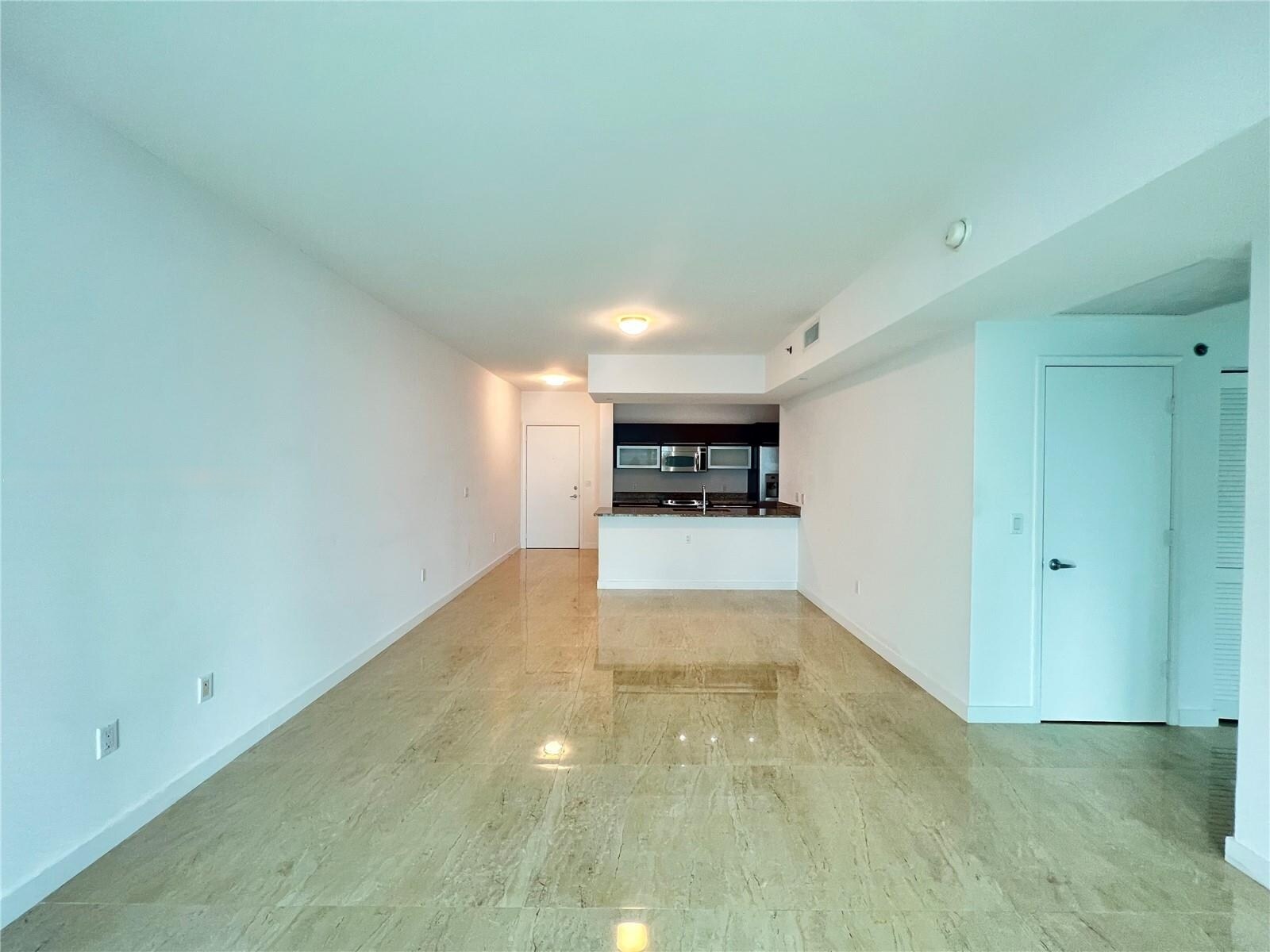 Building Photo - 950 Brickell Bay Dr