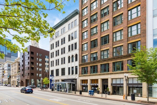 Building Photo - 145 N High St