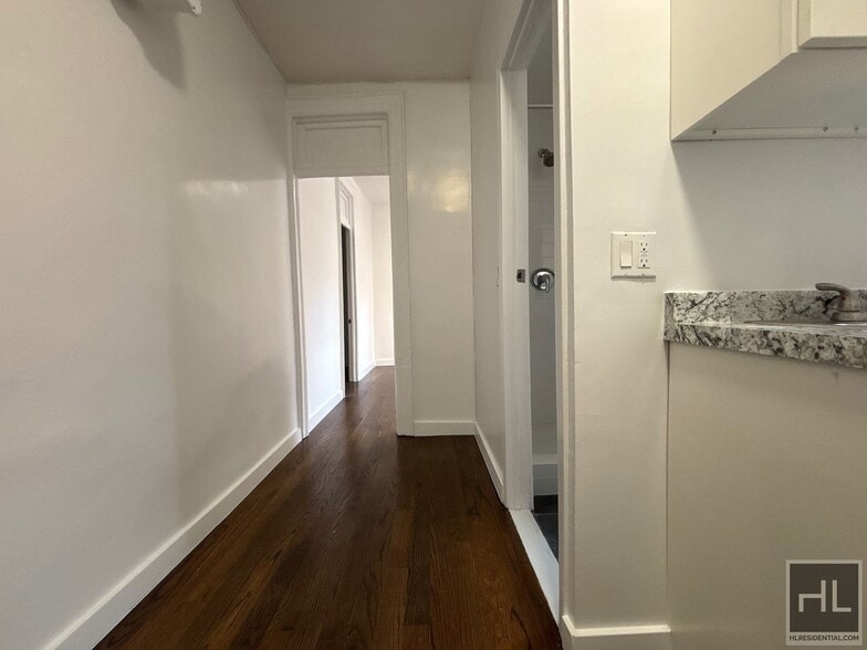 Building Photo - YORK AVENUE