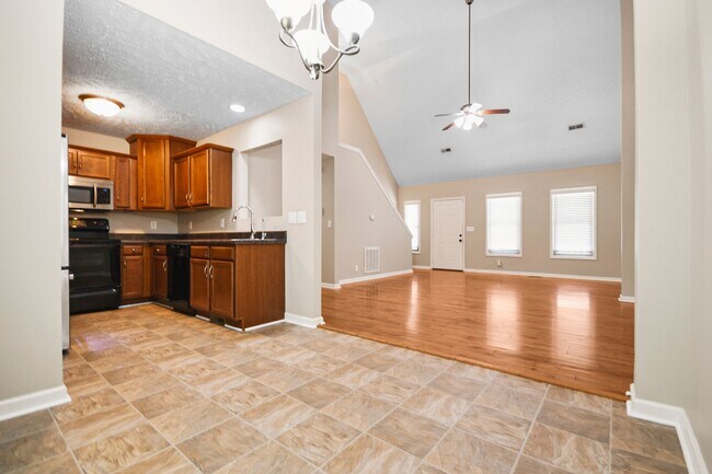 Building Photo - Pet Friendly Three Bedroom with Bonus!