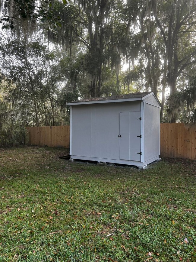 Building Photo - 3/2 with fenced in yard!